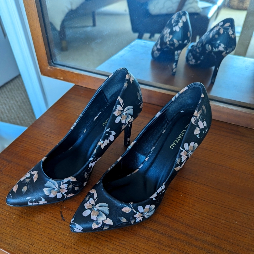 Le Chateau Pumps Size 8
